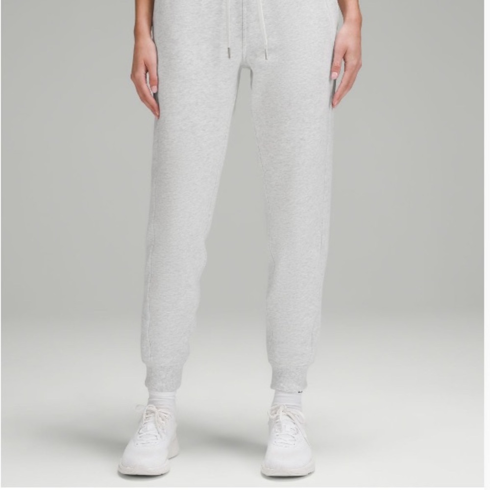 Lululemon Scuba High Rise Jogger - size 4